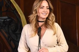 Andrea Legarreta feliz por los 57 años de casados de sus padres
