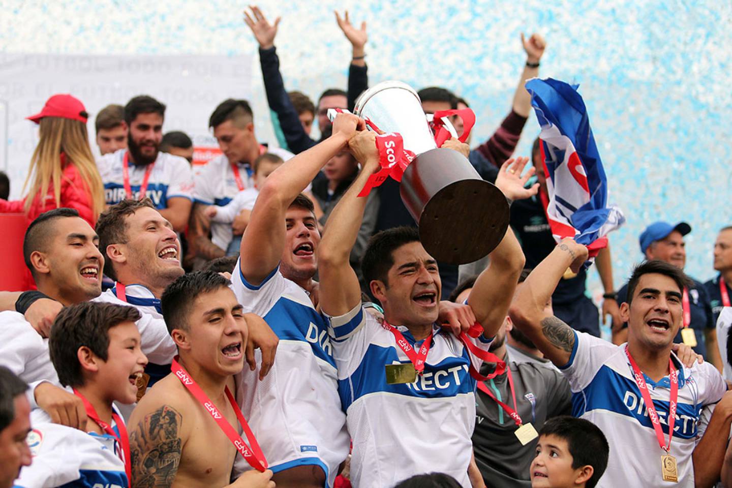 Jugadores de Universidad Católica festejan el título del Clausura 2016