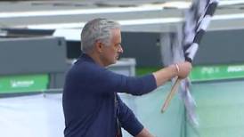 VIDEO | José Mourinho aprovecha su descanso para “pitutear” en el GP de Portugal