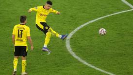 [VIDEO] Sancho de despachó un golazo de tiro libre directo al ángulo y puso el 2-0 para el Dortmund