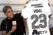 VIDEO | Un tesoro: jugador argentino mostró la camiseta que intercambió con Arturo Vidal