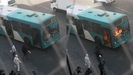 VIDEO | Encapuchados incendian bus del Transantiago a pasos del Liceo de Aplicación