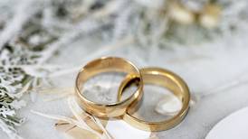 Bono Bodas de Oro: Revisa cómo recibir $400 mil por estar casado 