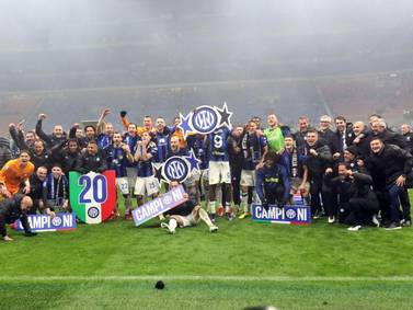 ¿Picado por no jugar? Alexis Sánchez fue un fantasma en los festejos del Inter por su título en la Serie A