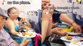 VIDEO | Familia se hace viral por subir al avión con guiso de pollo entero