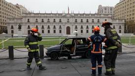 Persona que intentó quemarse frente a La Moneda es hermano del empresario asesinado Pedro Carrión