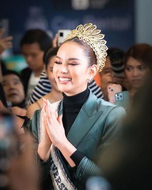 Miss Universo Tailandia creció entre medio de la basura pero hoy se llena de joyas invaluables