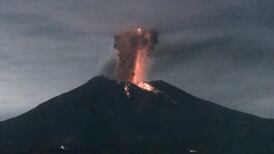 VIDEO | ¡Lava, rayos, humo y cenizas! Volcán Sakurajima vuelve a estallar con fuerza