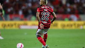 “Dejó bastante que desear”: Prensa brasileña criticó actuación de Arturo Vidal en goleada del Flamengo