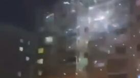 VIDEO | Año nuevo 2023:  ¡Insólito! Fuegos artificiales fueron directo contra un edificio en Rusia