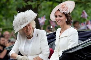 Kate Middleton y la reina Camilla impactaron con un elegante look