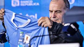 Impacto en Uruguay: la decisión que habría tomado Marcelo Bielsa pensando en el duelo vs La Roja por Clasificatorias