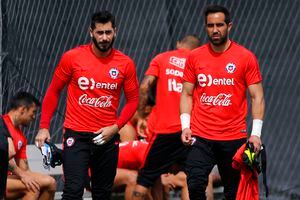 Johnny Herrera criticó con todo a Claudio Bravo en La Roja: “Yo tuve su mismo estatus en la U, y en mi vida quise faltar a un partido”