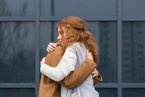 Interpretación de sueños: ¿Qué significa soñar que te protegen?