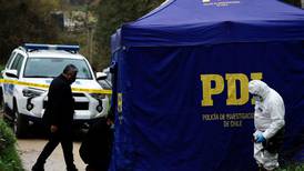 Dos homicidios sacudieron la madrugada de la Región Metropolitana: Uno de los cuerpos fue encontrado en la vía púbica
