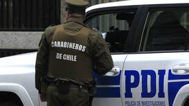 Hombre muere en la vía pública tras ser apuñalado en Santiago Centro