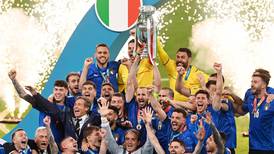 Video: Eufórica celebración de Italia al momento de levantar su segunda Eurocopa en la historia