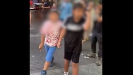VIDEO | Niños amenazaron con cuchillos a vendedores ambulantes en pleno centro de Santiago