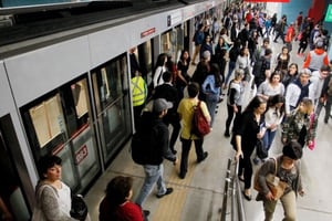 Anuncian alza en el transporte público: Estos serán los nuevos valores de la locomoción en Santiago