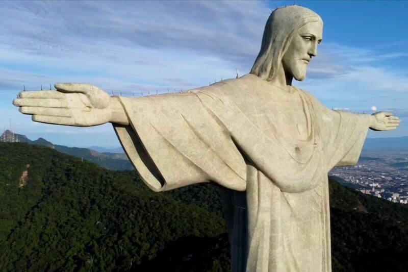 Se inaugura el Cristo Redentor.