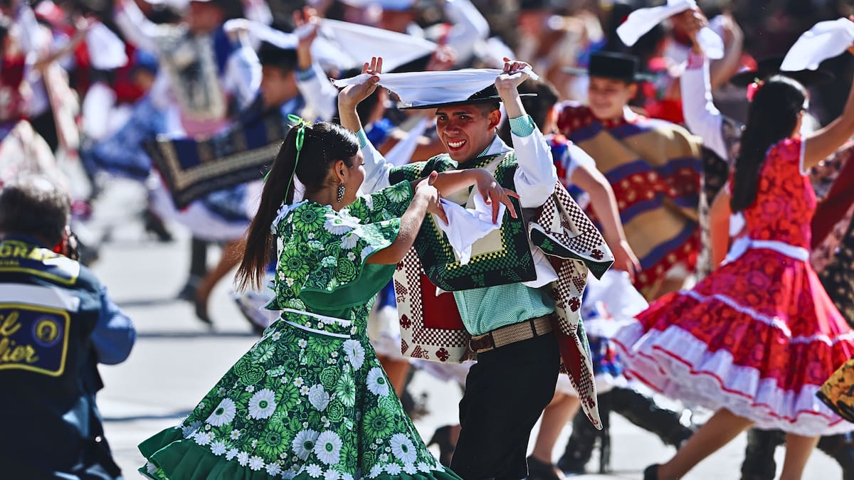 El imperdible panorama de cuecas en Santiago que llega para adelantar la celebración de Fiestas Patrias