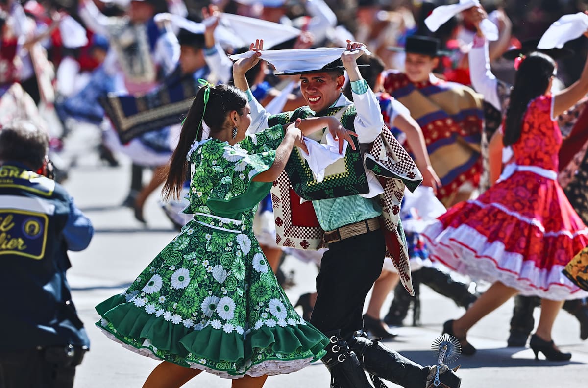 El imperdible panorama de cuecas en Santiago que llega para adelantar la celebración de Fiestas Patrias