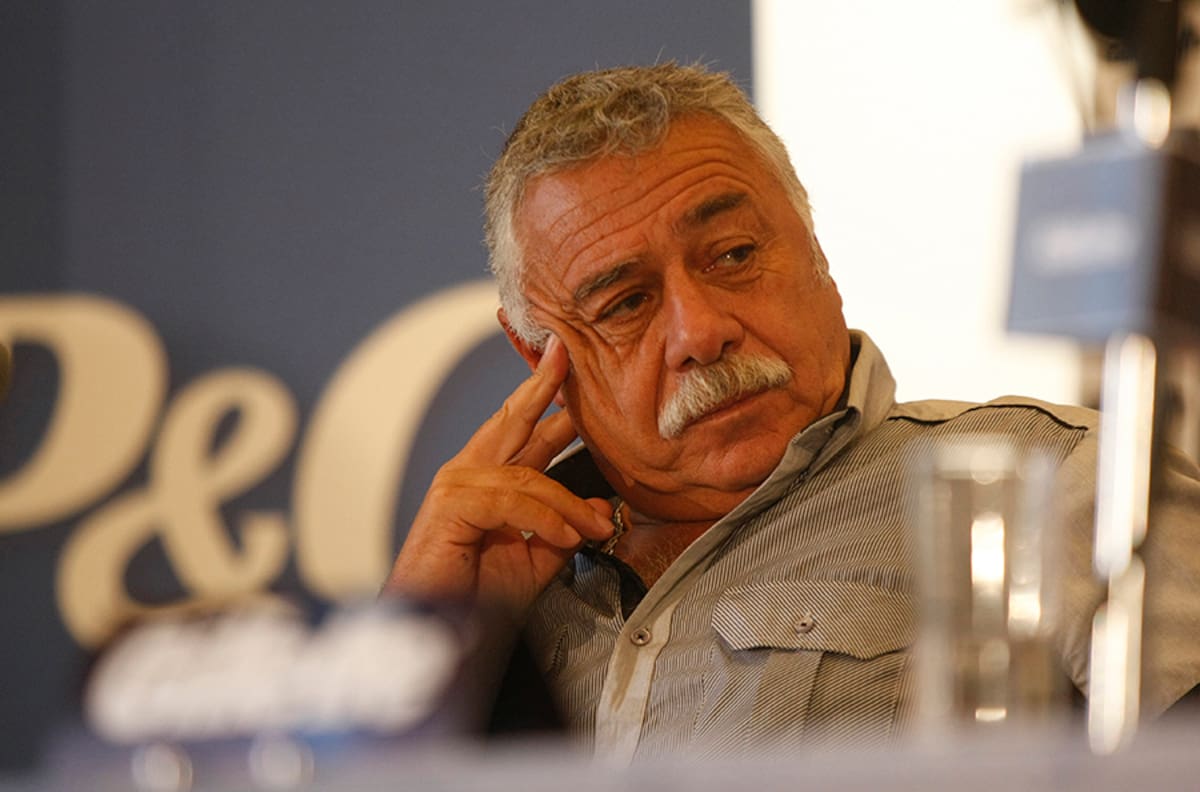 “El tirano Pinochet no lo soportó”: En Francia destacan la valentía de Carlos Caszely tras el Golpe de Estado