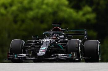 Hamilton le ganó a la lluvia y se quedó con la pole en el GP de Austria