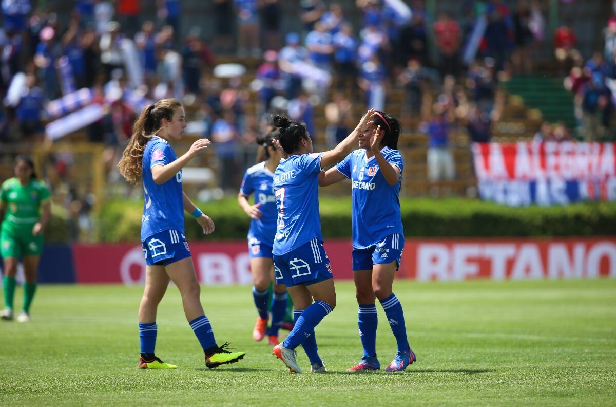 La U sigue afirmando su plantel para 2023 y anuncia la renovación de histórica defensora