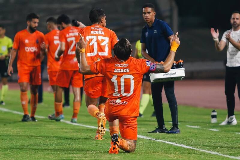 podría seguir jugando de naranja si se concreta su llegada a Cobreloa. (Foto: Instagram Rafael Arace)