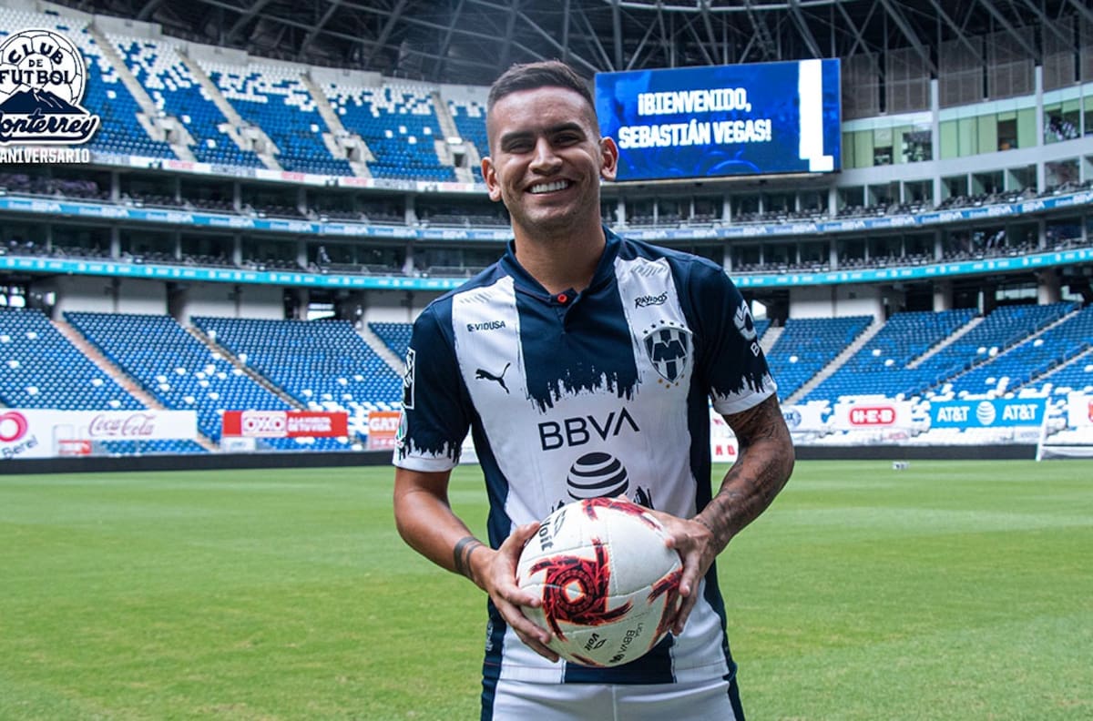 Sebastián Vegas cerca de ser vendido a Monterrey: El millonario monto del pase del seleccionado chileno