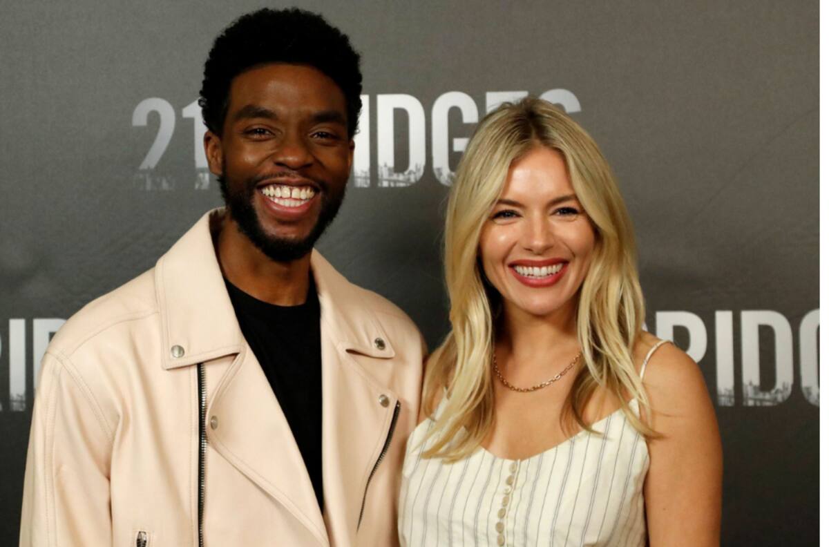 Sienna Miller contó que Chadwick Boseman dio parte de su sueldo para aumentar su salario