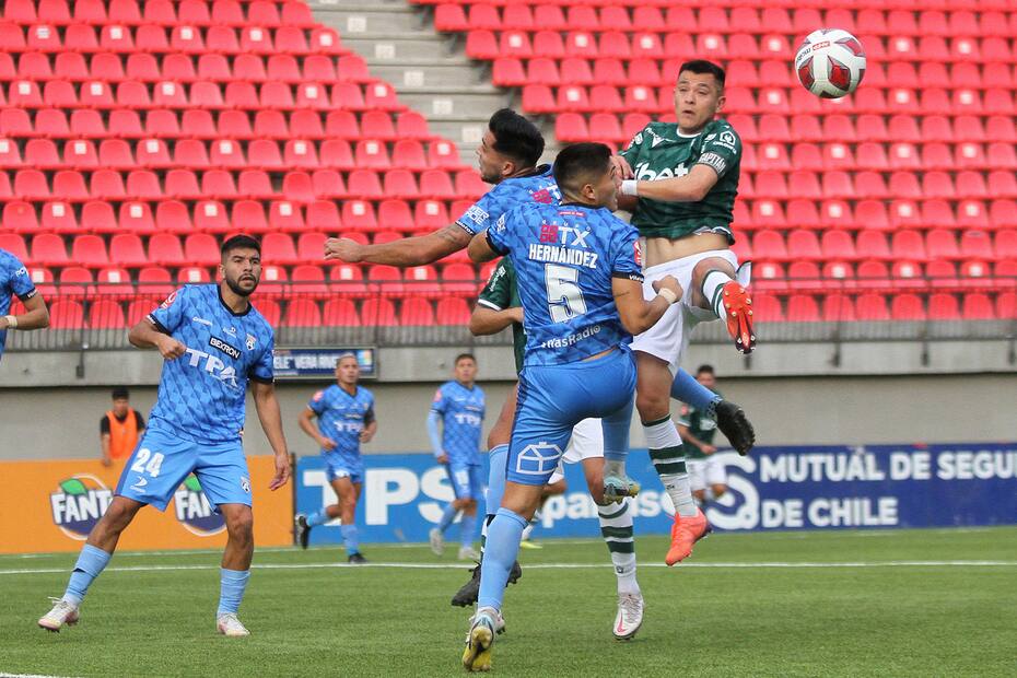 Santiago Wanderers vs San Marcos de Arica se disputó en el estadio Nicolás Chahuán sin autorización. Crédito: Agencia Aton.
