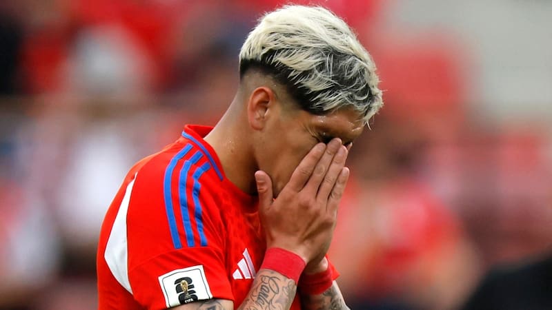 Vuelco en el caso Carlos Palacios: expareja desmiente la razón por la que decidió bajarse de La Roja