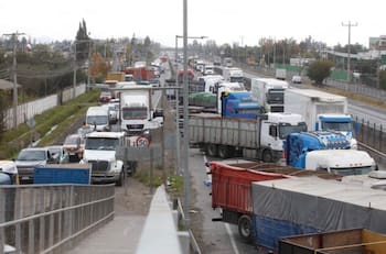 Sin multas ni querellas: Subsecretario de Interior y camioneros logran acuerdo para deponer el paro