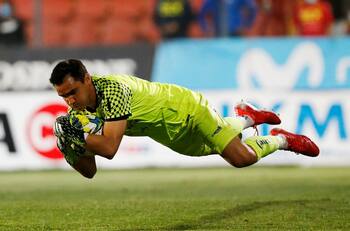 Cristopher Toselli incluido: aseguran que nuevo arquero de la U saldría de esta terna