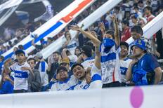 Universidad Católica sale en defensa de sus hinchas por polémica decisión para el partido contra Everton