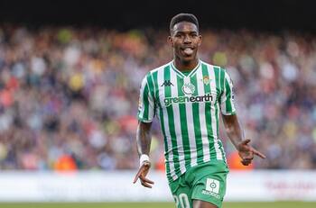 Barcelona hizo oficial la llegada del lateral Junior Firpo