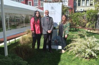 Adulto mayor cumple su sueño a los 76 años de titularse de técnico en Trabajo Social