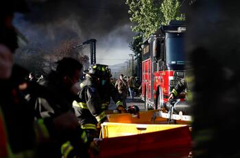 Voraz incendio dejó una adulta mayor fallecida y 14 damnificados en La Granja