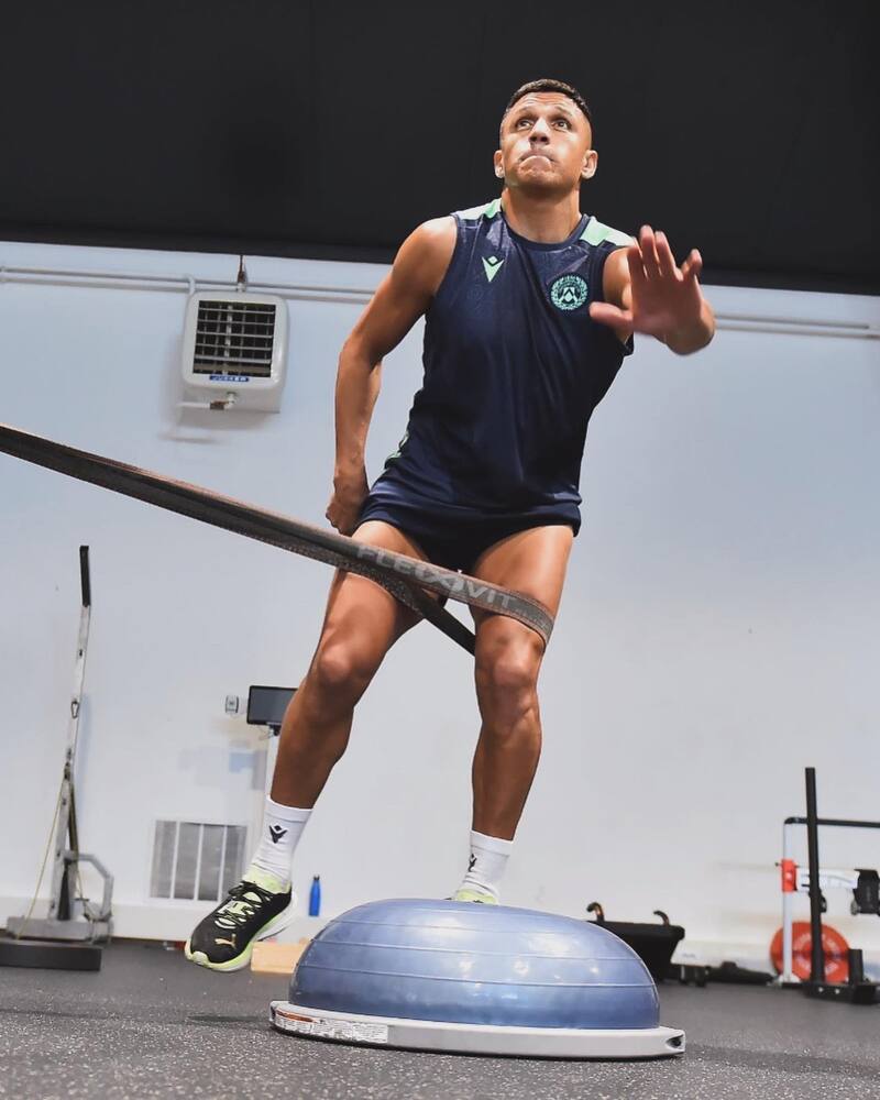 Alexis Sánchez en su primer entrenamiento físico con el Udinese.