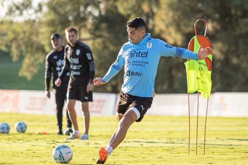 Luis Suárez se despide de la Selección Uruguaya en el duelo frente a Paraguay.