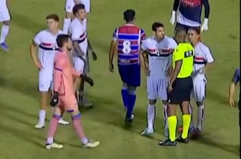 Por racismo: grave denuncia contra jugador chileno en Brasil