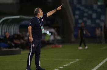 Martín Lasarte planea un inesperado cambio en la formación de La Roja para el duelo ante Brasil en la Copa América