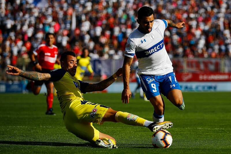 Futbol, Universidad Catolica vs Universidad de Concepcion
Decima fecha, campeonato nacional 2019.
El jugador de Universidad Catolica Edson Puch disputa el balon con Guillermo Pacheco de Universidad de Concepcion durante el partido de primera division en el estadio San Carlos de Apoquindo de Santiago, Chile.
28/04/2019
Felipe Zanca/Photosport
Football, Universidad Catolica vs Universidad de Concepcion
Tenth date, National Championship 2019.
Universidad Catolica's player Edson Puch battles for the ball against Guillermo Pacheco of Universidad de Concepcion during the first division football match held at the San Carlos de Apoquindo stadium in Santiago, Chile.
28/04/2019
Felipe Zanca/Photosport