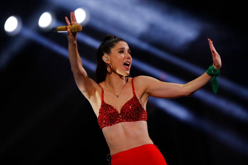 24 DE FEBRERO DE 2020/VIÑA DEL MAR
La cantante chilena Francisca Valenzuela, durante la segunda noche del Festival de Viña del Mar 2020, realizado en la Quinta Vergara.
FOTO: LEONARDO RUBILAR CHANDIA/AGENCIAUNO