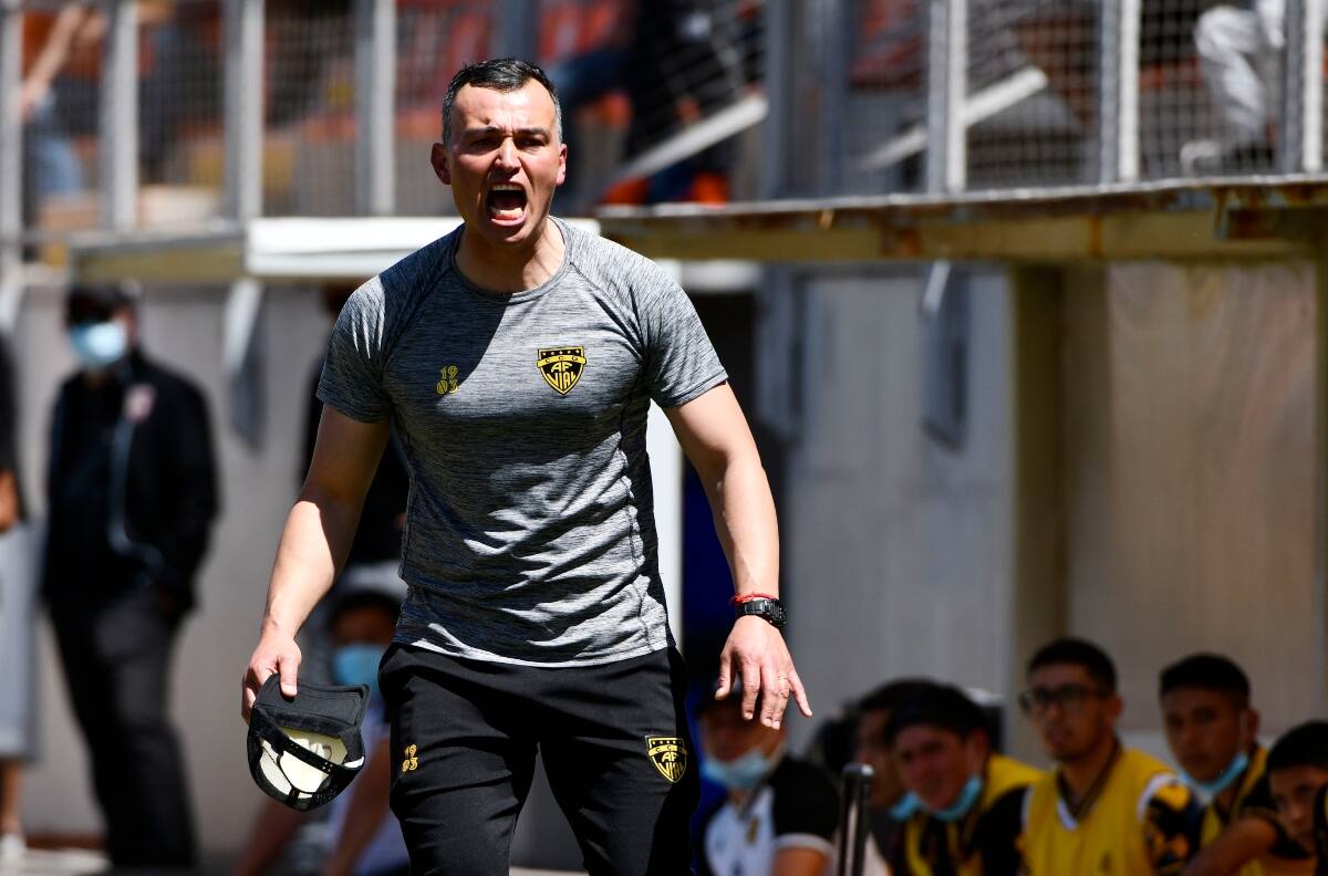 La advertencia de Claudio Rojas previo al debut de Fernández Vial en la Primera B
