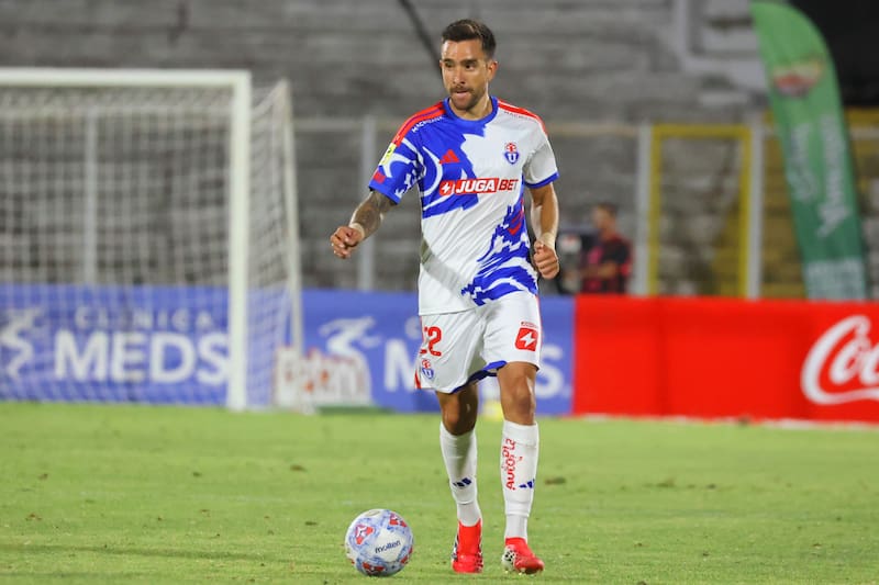 Matías Zaldivia, defensa central de los azules, se perderá el debut en Sudamericana. Foto: Aton.