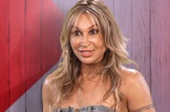 Ella es Maritza Watson, la periodista de 60 años que arrasó en el debut de Amor a Ciegas