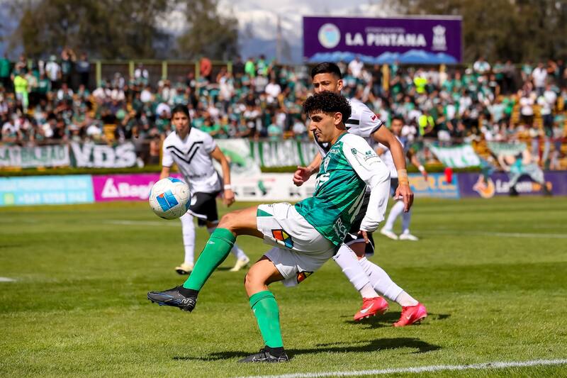 El Decano no pudo ante el colista, Santiago Morning y comenzó a despedirse del ascenso directo. Foto: Agencia Aton